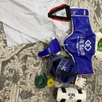 لباس تکواندو همراه با تجهیزات در حد نو