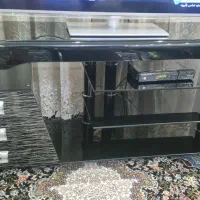 میزتلویزیون شیشه ای
