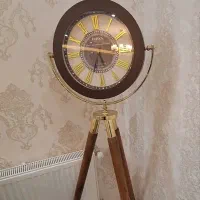 ساعت ایستاده سه پایه