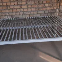 تخت اهنی