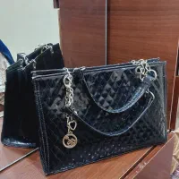 تعدادی کیف زنامه و مردانه و کمربند|کیف، کفش، کمربند|شیراز, بعثت|دیوار