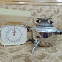 کتری و ترازو آشپزخونه