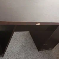 میز تحریر و کامپیوتر