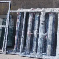 درب و پنجره دوجداره،پارتیشن،نرده شیشه‌،کرکره برقی