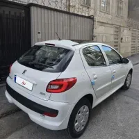 پژو ۲۰۷ دنده ای سقف شیشه ای ۱۴۰۴