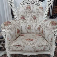 مبل  سلطنتی ۹نفره همراه با دوتا عسلی.شیک و سالم