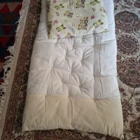 تشک و بالش بچگانه تمیز و مرتب