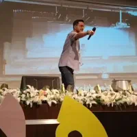 استند آپ کمدین ، خواننده و مجری شیرازی