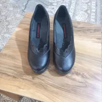 کفش سایز ۳۹