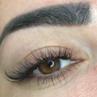 اکستنشن و لیفت مژه و ابرو با بهترین متریال
