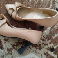 کیف و کفش|کیف، کفش، کمربند|برخوار, |دیوار