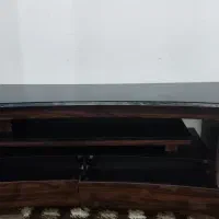 میز تلویزیون و ساعت