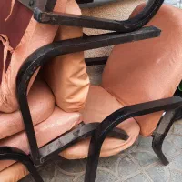 شش عدد صندلی یک عدد میز یک عدد کابینت سماور