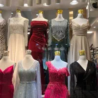 فروشنده خانم لباس