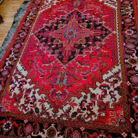 یک عدد فرش دستباف تازه از دار افتاده