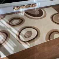 فرش مدرن بسیار تمیز و سالم، کم‌کارکرد