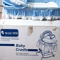 گهواره کنار تختی تا شو نو همراه با کارتن.