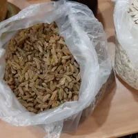 تخمه کدو محلی خام و کشمش عسگر بدون دم