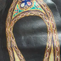 سوزن دوزی روی چرم قدیمی