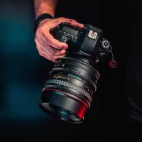 نیازمند یک ادیتور حرفه ای و یک فیلمبردار