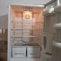 یه عددیخچال امرسان درحال کارکردن