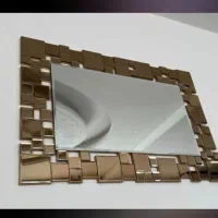 آیینه مدل تابلویی رنگ بژ ی خط جزئی داره