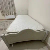 تخت چوبی یکنفره وتشک سالم