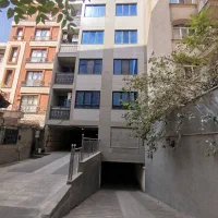 165متر بر خیابان فاطمی دو  اتاق  موقعیت اداری