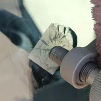 ترمیم شکستگی شیشه اتومبیل زارعی