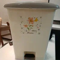 سطل پدال دار|ظروف نگهدارنده، پلاستیکی، یک‌بارمصرف|اصفهان, شاهزاده ابراهیم|دیوار