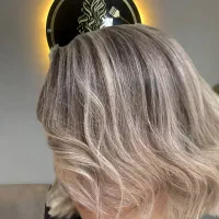 خدمات رنگ ولایت با بهترین مواد قیمت اقتصادی|خدمات آرایشگری و زیبایی|اسلامشهر, شهرک واوان|دیوار