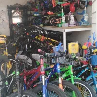 اسباب بازی، دوچرخه، نقد و اقساط دو ماهه