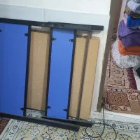 یک عدد تخت یک نفره با تشک