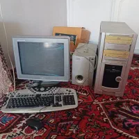 کامپیوتر قدیمی  روشن