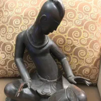 مجسمه چوبی نوازنده