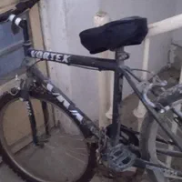 سلام این دوچرخه لاستیک هاش تازه عوض شده