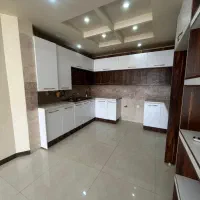 ۱۰۰ متر بر بلوار مدرس