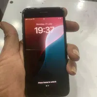 اپل iPhone SE (2020) با حافظهٔ ۱۲۸ گیگابایت