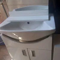 ایینه و روشویی