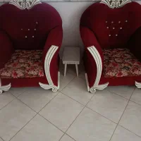 یه دست مبل راحتی زرشکی هفت نفره همراه با میزوعسلی