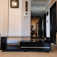 میز زیر تلویزیون ترکیب شیشه و های گلس مشکی