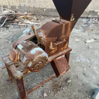 خوردکن دانه مرغ . اسیاب .