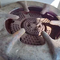 اجاق گاز قدیمی وسنگین به همراه میز آرایشی