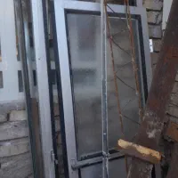 فروش درب آلومنیومی. روشویی. چهار چوب درب اتاق