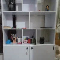 کتابخانه چهار طبقه یک طبقه کلید خور