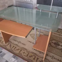 میز کامپیوتر در حد سالم