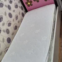 تخت و تشک میزتحریر و کتابخانه با صندلی و درآور