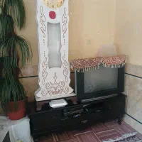 چند عدد وسایل خانه تلوزیون ۲۱ و ساعت و پنکه