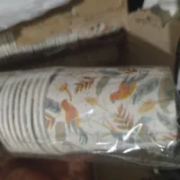 لیوان کاغذی و قاشق