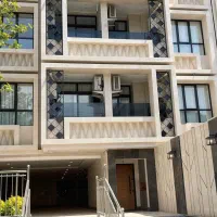 ۱۵۰ متر اپارتمان همکف ۲۰۰ متر حیاط اختصاصی